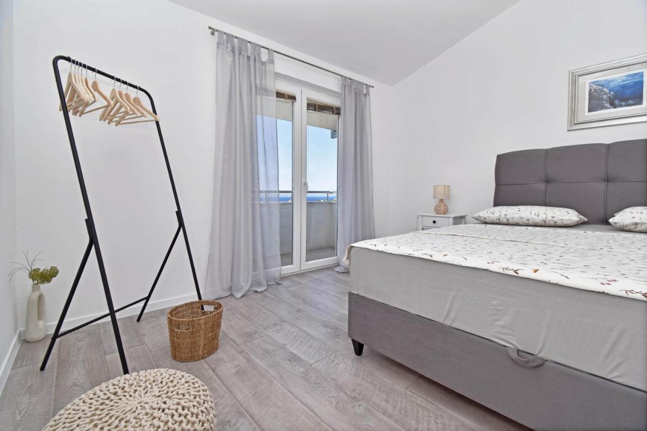 Sunny Apartment Tucepi